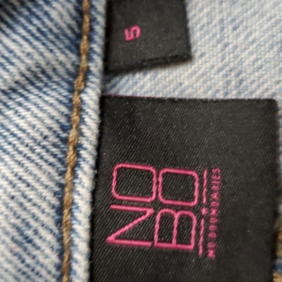 No Boundaries Distressed Wide leg Jeans NWOT - Picture 2 of 9